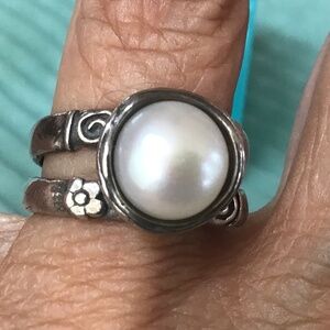 Silpada sterling silver silver ring with a pearl